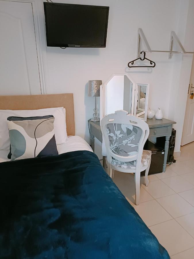 The White Dove Bed And Breakfast With Glamping Newark Showground Buitenkant foto