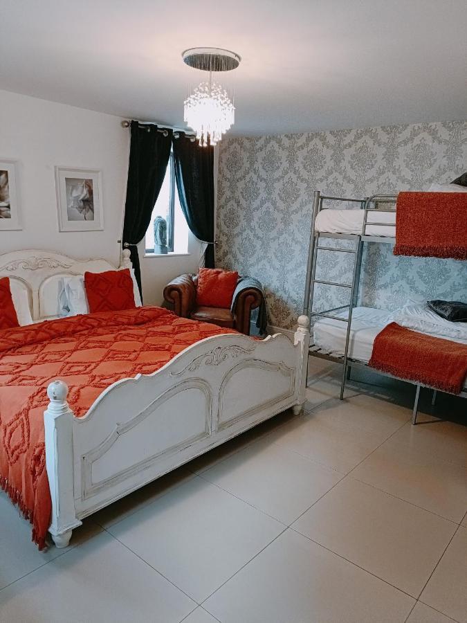 The White Dove Bed And Breakfast With Glamping Newark Showground Buitenkant foto